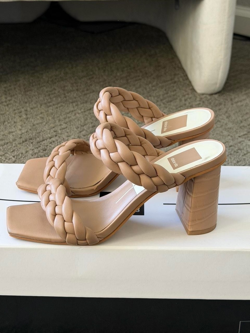 DOLCE VITA • PUMPS
Women • Size US 7 • Like new